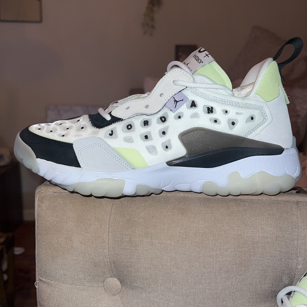 Jordan sneakers - Picture 2 of 3